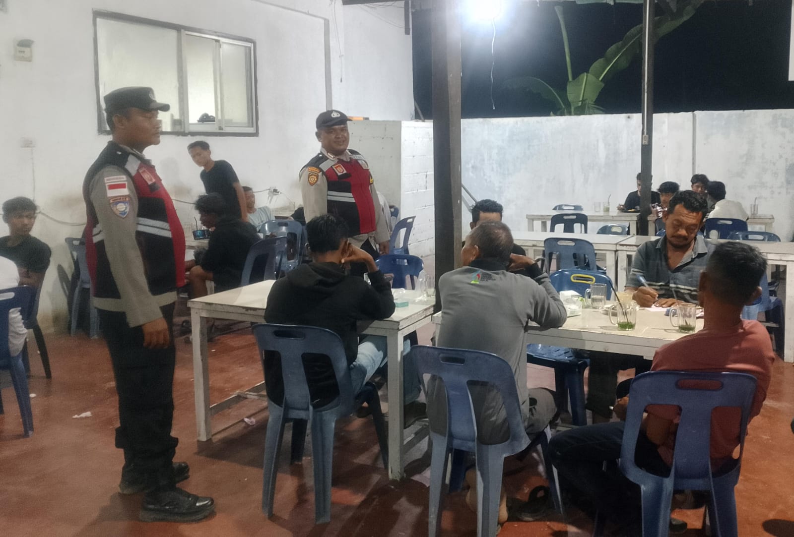 Polsek Manyak Payed Intensifkan Patroli Malam Demi Menjaga Stabilitas Keamanan Masyarakat
