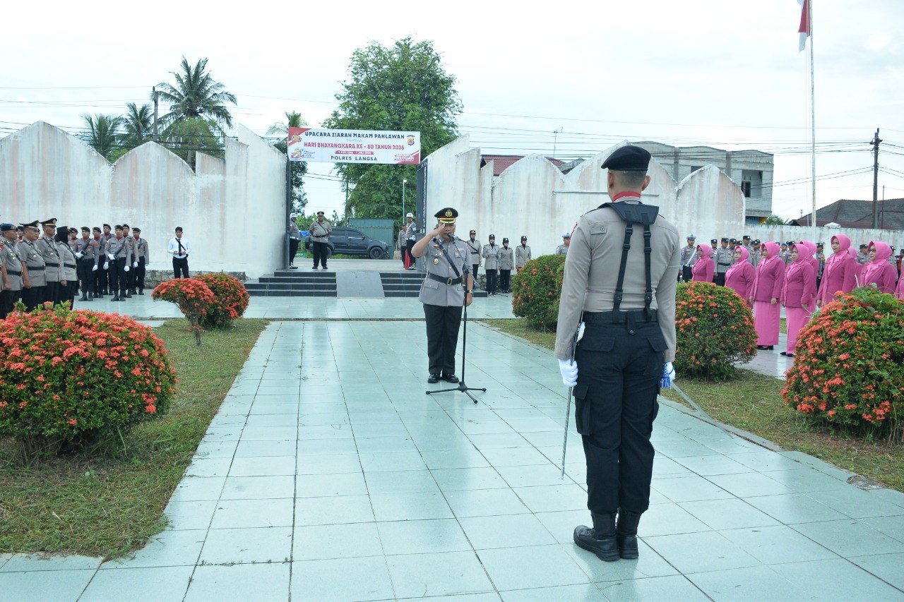 Wakapolres Langsa Pimpin Upacara Ziarah TMP dalam Rangka Hari Bhayangkara ke-80 Tahun 2026 di Taman Makam Pahlawan Paya Bujuk Seulemak