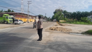 Polsek Langsa Barat Tingkatkan Pelayanan Pagi Melalui Pengaturan Lalu Lintas di Sejumlah Simpang Strategis