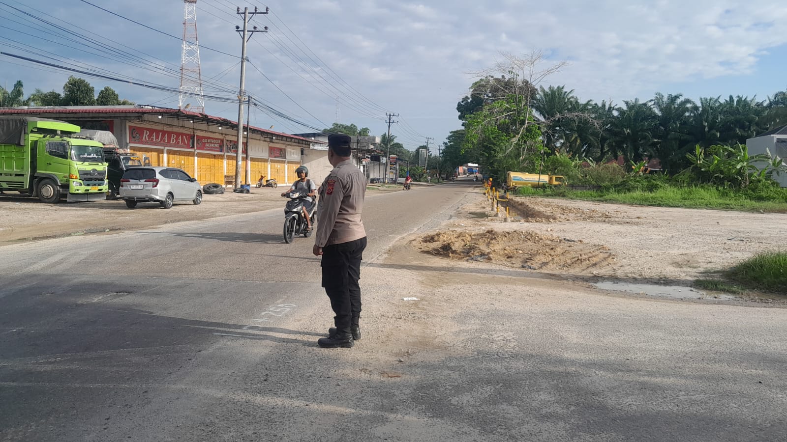 Polsek Langsa Barat Tingkatkan Pelayanan Pagi Melalui Pengaturan Lalu Lintas di Sejumlah Simpang Strategis