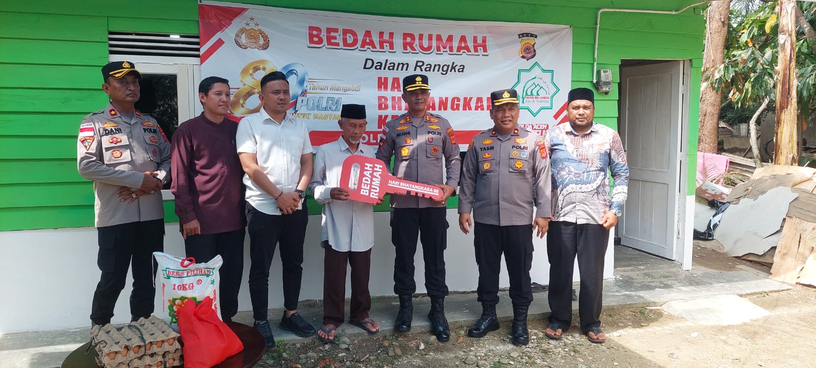 Polres Langsa Serahkan Bantuan Bedah Rumah kepada Warga dalam Peringatan Hari Bhayangkara ke-80