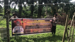 Patroli karhutla polsek rantau selamat perkuat upaya pencegahan kebakaran hutan dan lahan