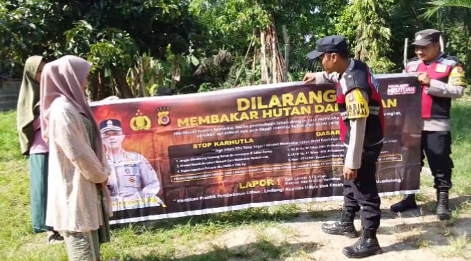 PATROLI KARHUTLA POLSEK RANTAU SELAMAT CEGAH POTENSI KEBAKARAN HUTAN DAN LAHAN