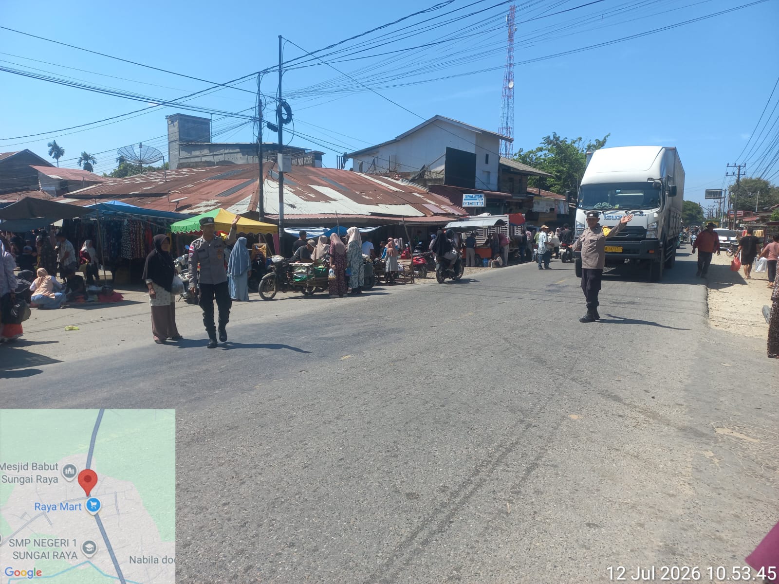 Polsek Sungai Raya Laksanakan Protap 01 untuk Wujudkan Kamseltibcarlantas di Kawasan Pasar Pekan