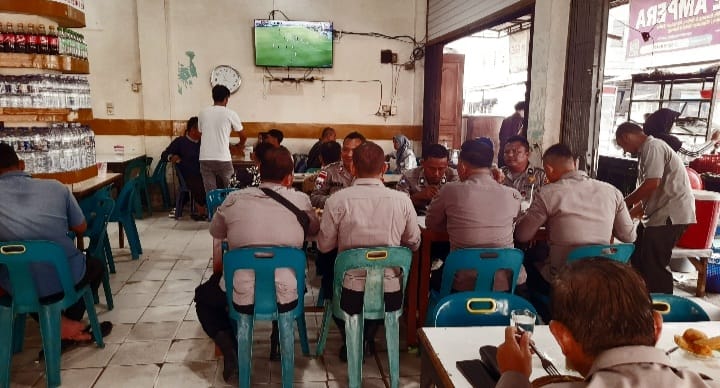 Sat Binmas Polres Langsa Monitoring Nobar Piala Dunia 2026, Pastikan Situasi Tetap Kondusif