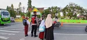 Polsek Manyak Payed Laksanakan Protap 01 di Sejumlah Sekolah untuk Wujudkan Kamseltibcarlantas