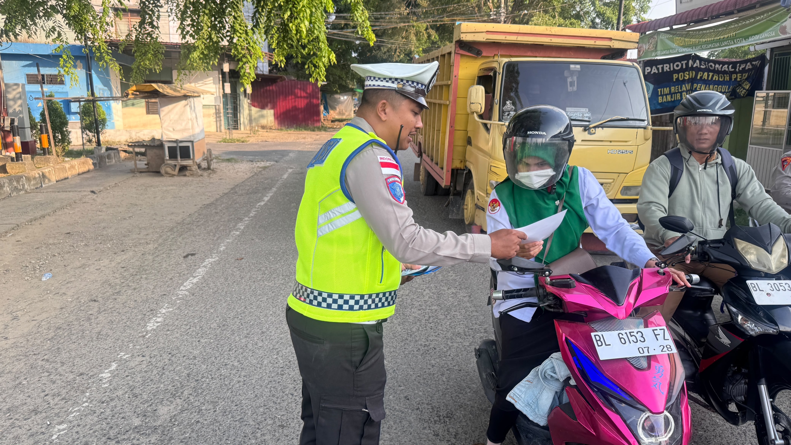 Satlantas Polres Langsa Edukasi Pengguna Jalan Melalui Sosialisasi Tertib Berlalu Lintas