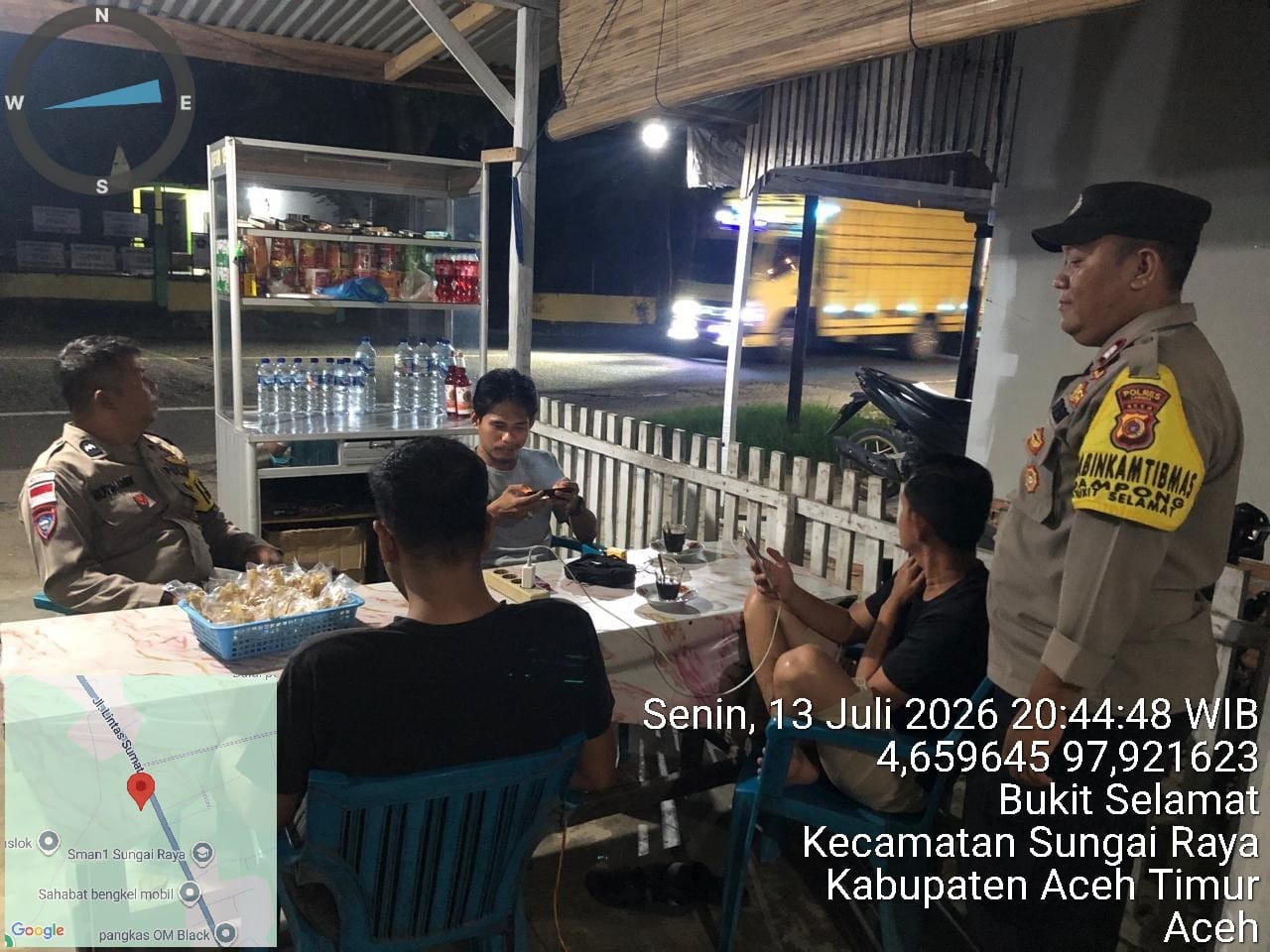 Patroli Malam Polsek Sungai Raya Perkuat Harkamtibmas di Wilayah Bukit Selamat