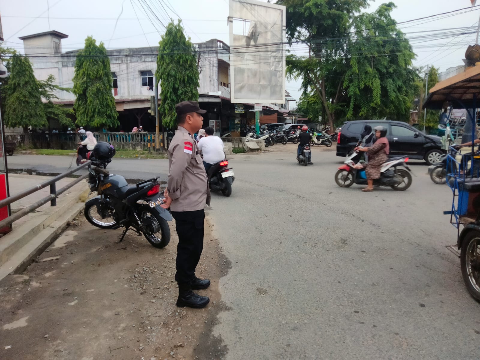 Polsek Langsa Laksanakan Protap 01 untuk Wujudkan Kelancaran Lalu Lintas di Jam Sibuk Pagi