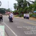 Polsek Sungai Raya Laksanakan Protap 01 untuk Wujudkan Kamseltibcarlantas di Kawasan Sekolah