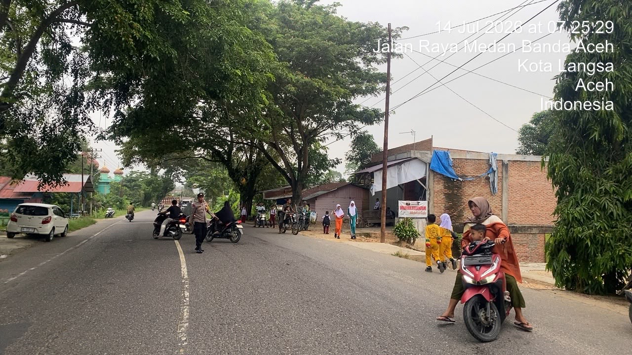 Polsek Langsa Timur Gelar Strong Point Pagi untuk Wujudkan Keselamatan Berlalu Lintas di Kawasan Sekolah