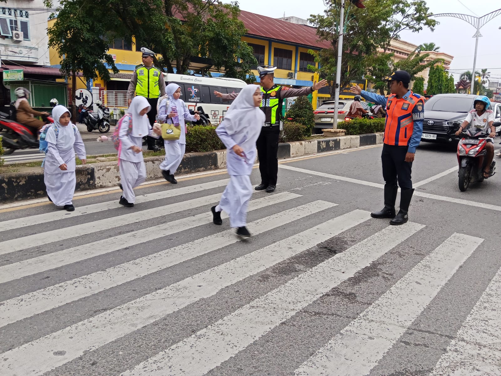 Sat Lantas Polres Langsa Tingkatkan Strong Point Pagi Wujudkan Kamseltibcarlantas