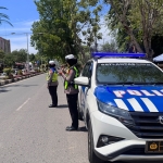 Polwan Sat Lantas Polres Langsa Ajak Masyarakat Utamakan Salat Jumat di Tengah Aktivitas