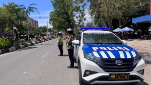 Polwan Sat Lantas Polres Langsa Ajak Masyarakat Utamakan Salat Jumat di Tengah Aktivitas