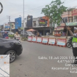 Sat Lantas Polres Langsa Intensifkan Pengaturan Arus Kendaraan di Kawasan SPBU Harapan
