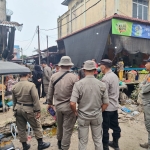 Polsek Langsa Bersama Satpol PP Tertibkan PKL di Kawasan Pasar Induk Kota Langsa