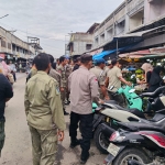 Polsek Langsa Dukung Penataan Pasar Melalui Pengamanan Himbauan PKL di Pusat Kota