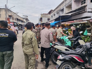 Polsek Langsa Dukung Penataan Pasar Melalui Pengamanan Himbauan PKL di Pusat Kota