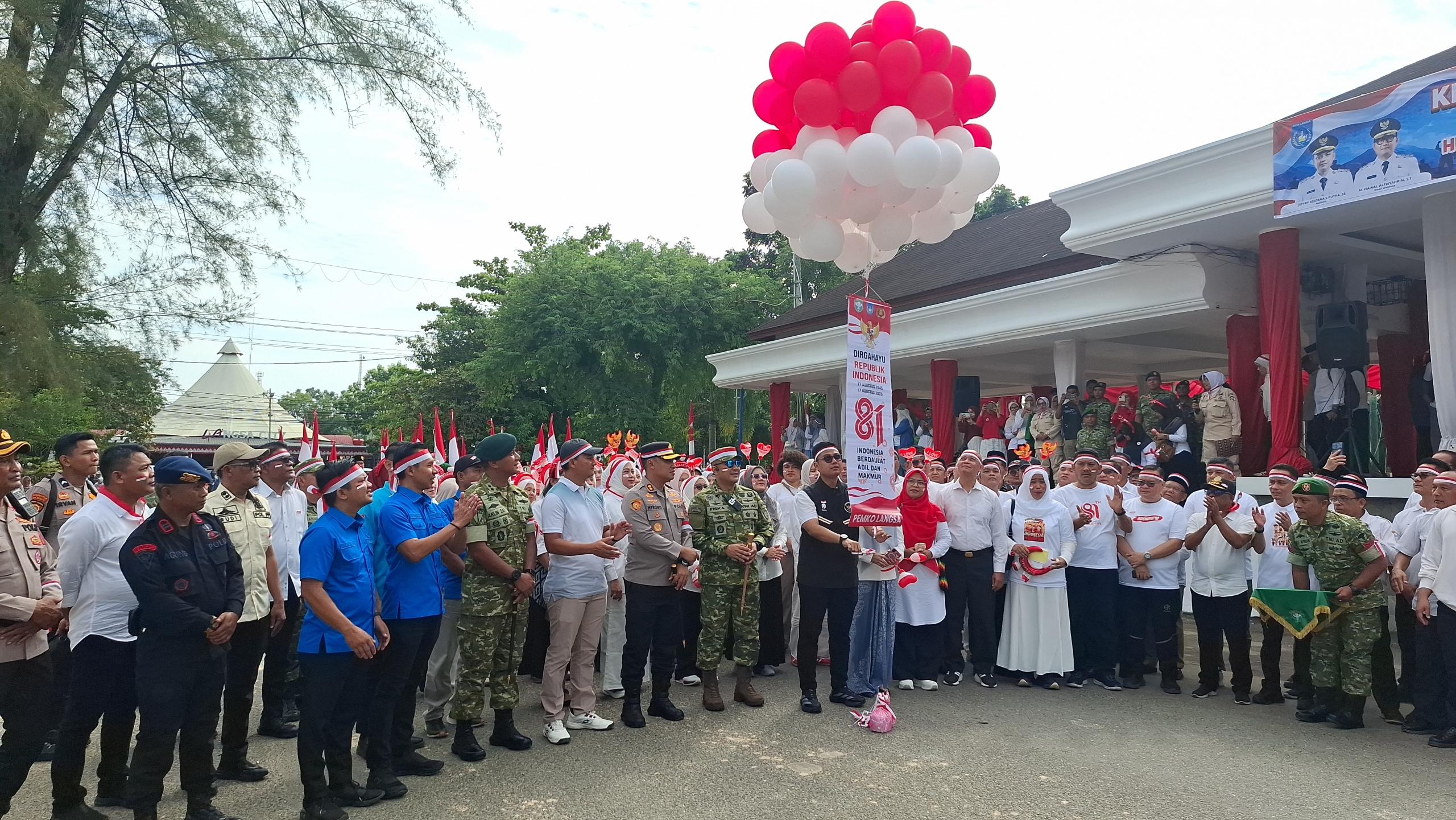 Kapolres Langsa Ikut Dalam Kirab Bendera Merah Putih 81 Meter Semarakkan HUT Ke-81 Kemerdekaan RI di Kota Langsa