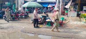 Polsek Langsa Bersama Satpol PP Tertibkan Pedagang Di Kawasan Pasar Kota