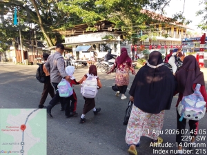 Polsek Rantau Selamat Hadirkan Strong Point Pagi Demi Kelancaran Lalu Lintas dan Keselamatan Pelajar