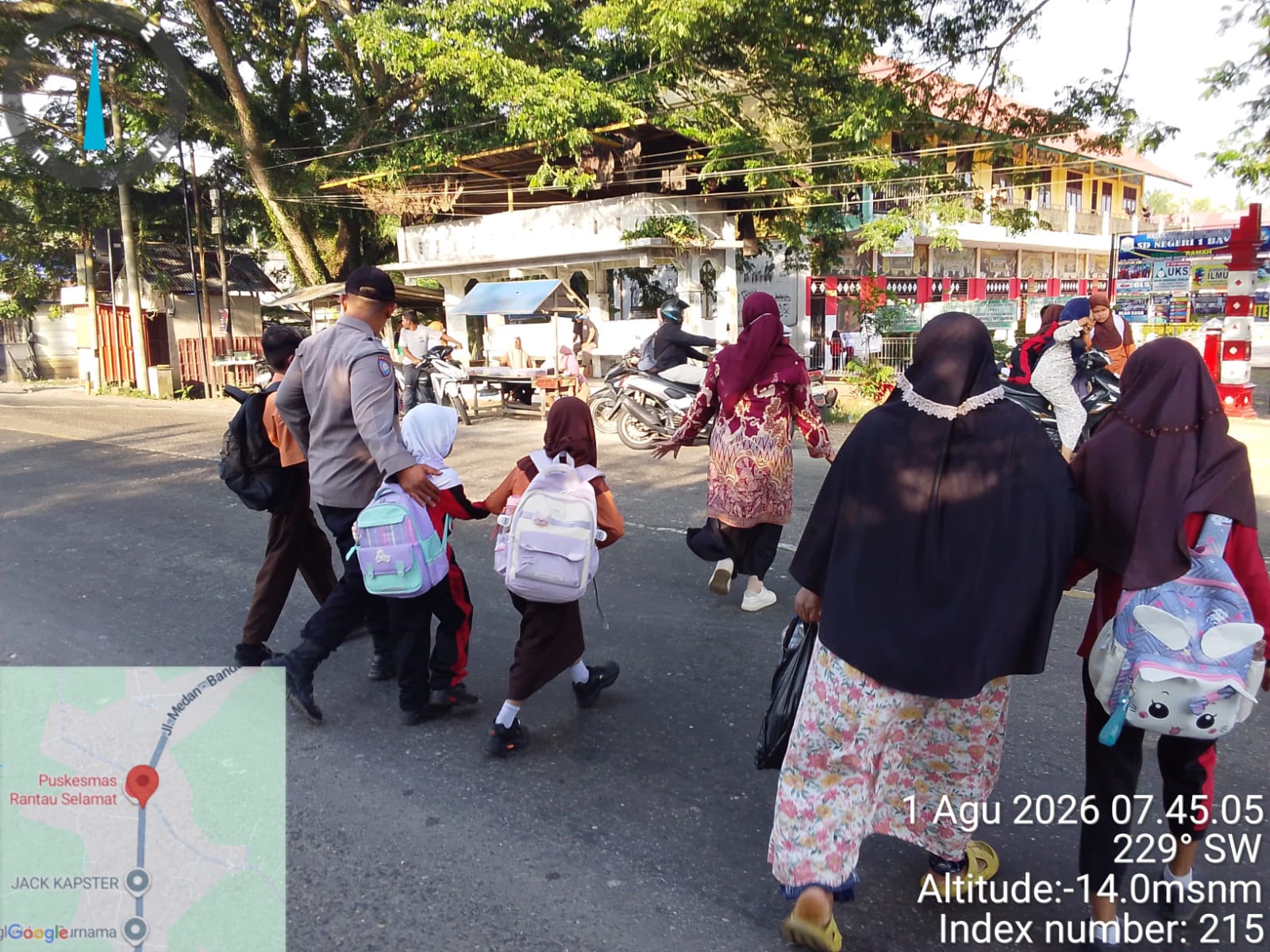 Polsek Rantau Selamat Hadirkan Strong Point Pagi Demi Kelancaran Lalu Lintas dan Keselamatan Pelajar
