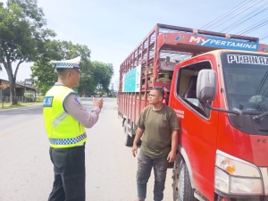Satlantas Polres Langsa Edukasi Pengemudi Angkutan Barang Cegah Kecelakaan Lalu Lintas