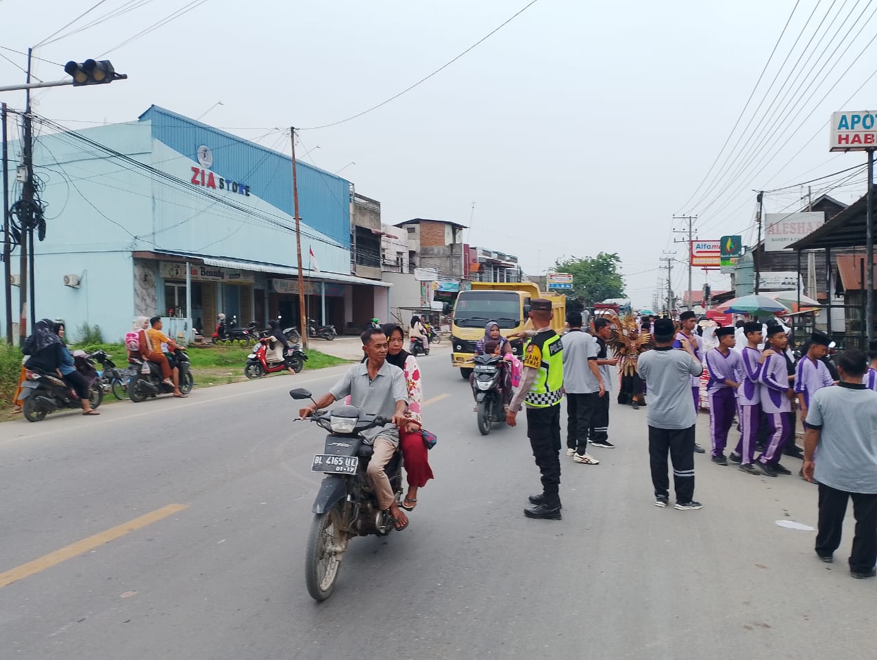 Polsek Manyak Payed Kawal Jalan Sehat HUT Ke-81 Kemerdekaan RI Di MTsN 1 Aceh Tamiang