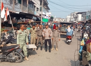 Polsek Langsa Bersama Satpol PP Sosialisasikan Penataan Pedagang Di Kawasan Pasar