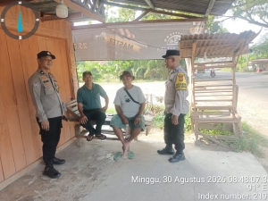 Polsek Langsa Barat Pantau Aktivitas Warga Melalui Patroli Kamtibmas