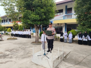 Polisi Saweu Sikula, Satbinmas Polres Langsa Edukasi Santri tentang Disiplin dan Bahaya Kenakalan Remaja