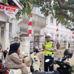 Satlantas Polres Langsa Edukasi Pelanggar Lalu Lintas, Dorong Kesadaran Berkendara Yang Aman
