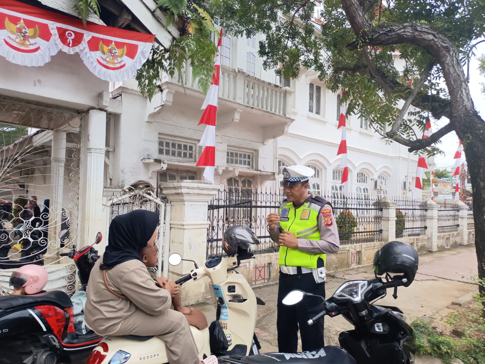 Satlantas Polres Langsa Edukasi Pelanggar Lalu Lintas, Dorong Kesadaran Berkendara Yang Aman