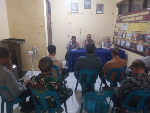 Polsek Langsa Barat Mediasi Perselisihan Pemilihan Kepala Dusun Damai Gampong Alue Dua