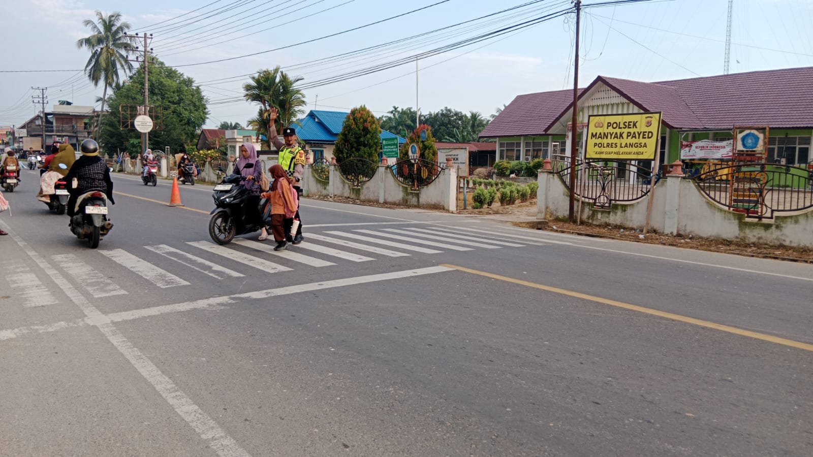 Polsek Manyak Payed Tingkatkan Pelayanan Pagi, Jaga Keamanan di Lingkungan Sekolah