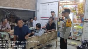Patroli Polsek Sungai Raya Perkuat Harkamtibmas Dan Pantau Aktivitas Warga