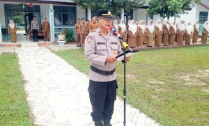 Polisi Saweu Sikula Satbinmas Polres Langsa Perkuat Edukasi Pelajar Di SMAN Unggul Aceh Timur