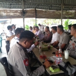 Kapolsek Langsa Barat Perkuat Sinergi Bersama Camat Dan Keuchik Langsa Baro