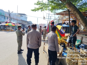 Polsek Langsa Bersama Satpol PP Sosialisasikan Penataan PKL Di Kawasan Pasar
