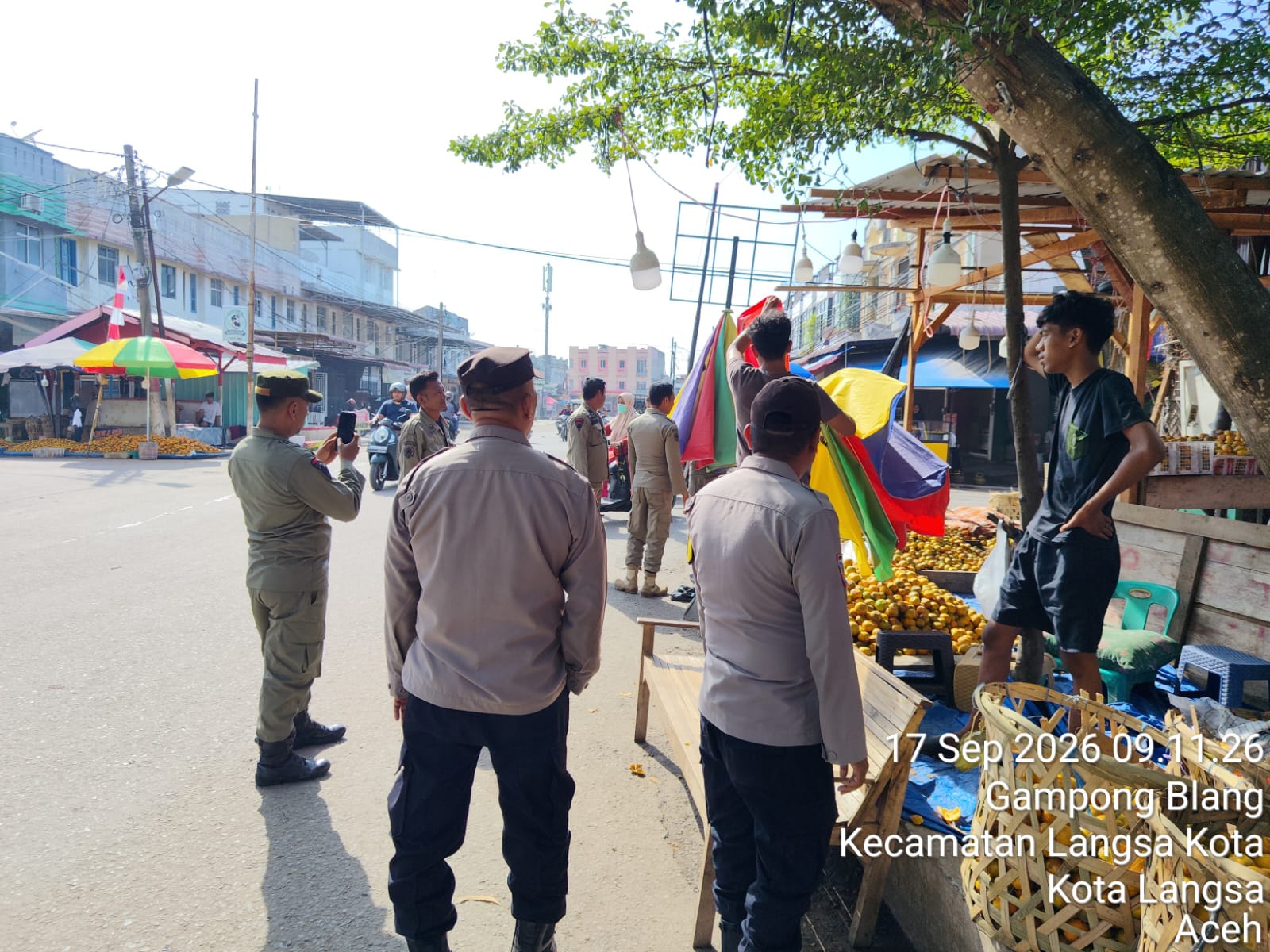 Polsek Langsa Bersama Satpol PP Sosialisasikan Penataan PKL Di Kawasan Pasar