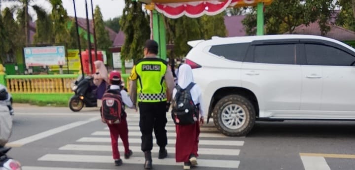 Polsek Manyak Payed Tingkatkan Pengaturan Lalu Lintas Di Sekitar Sekolah