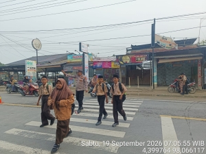 Polsek Manyak Payed Perkuat Pengaturan Lalu Lintas Di Sekitar Sekolah