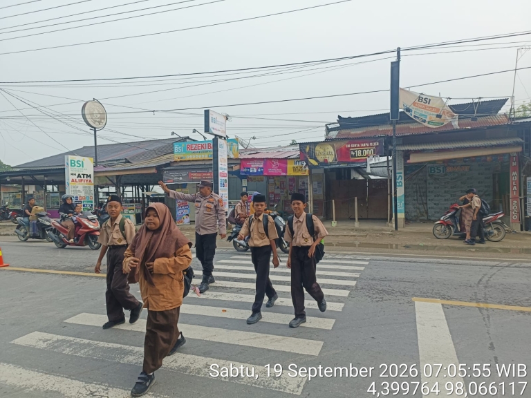 Polsek Manyak Payed Perkuat Pengaturan Lalu Lintas Di Sekitar Sekolah