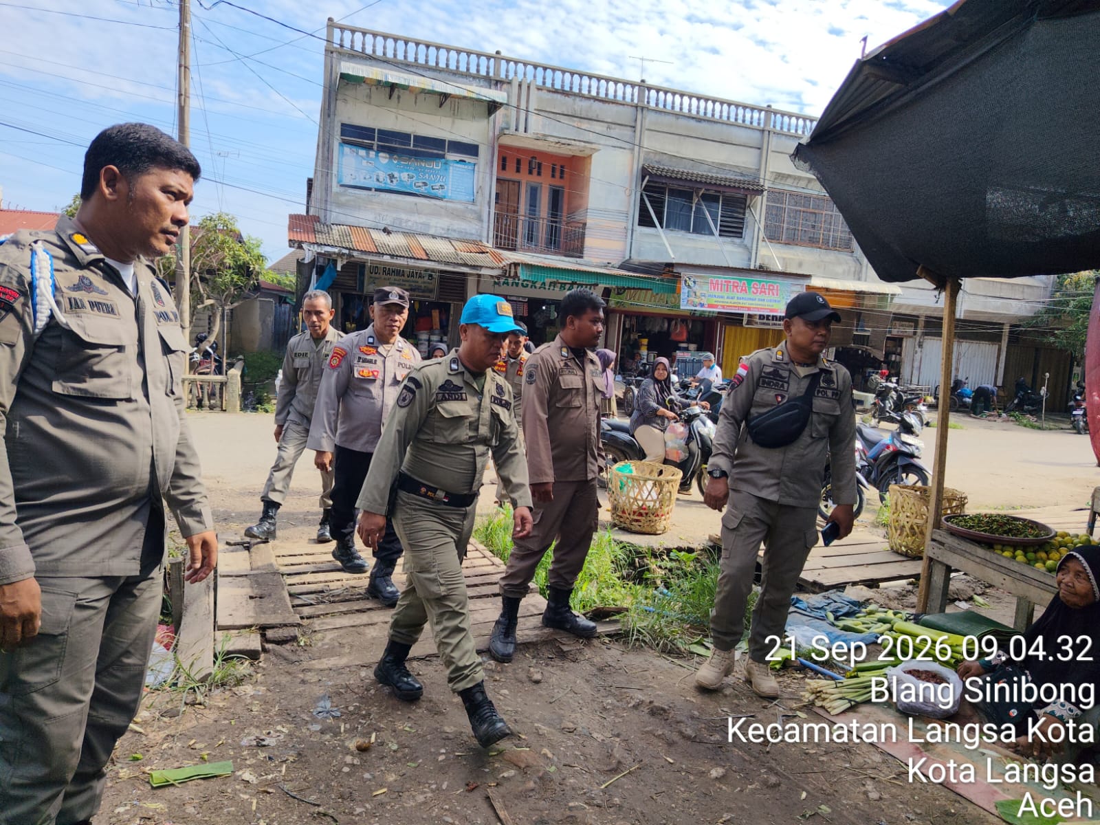 Polsek Langsa Bersama Satpol PP Sosialisasikan Penataan Pedagang Di Kawasan Pasar