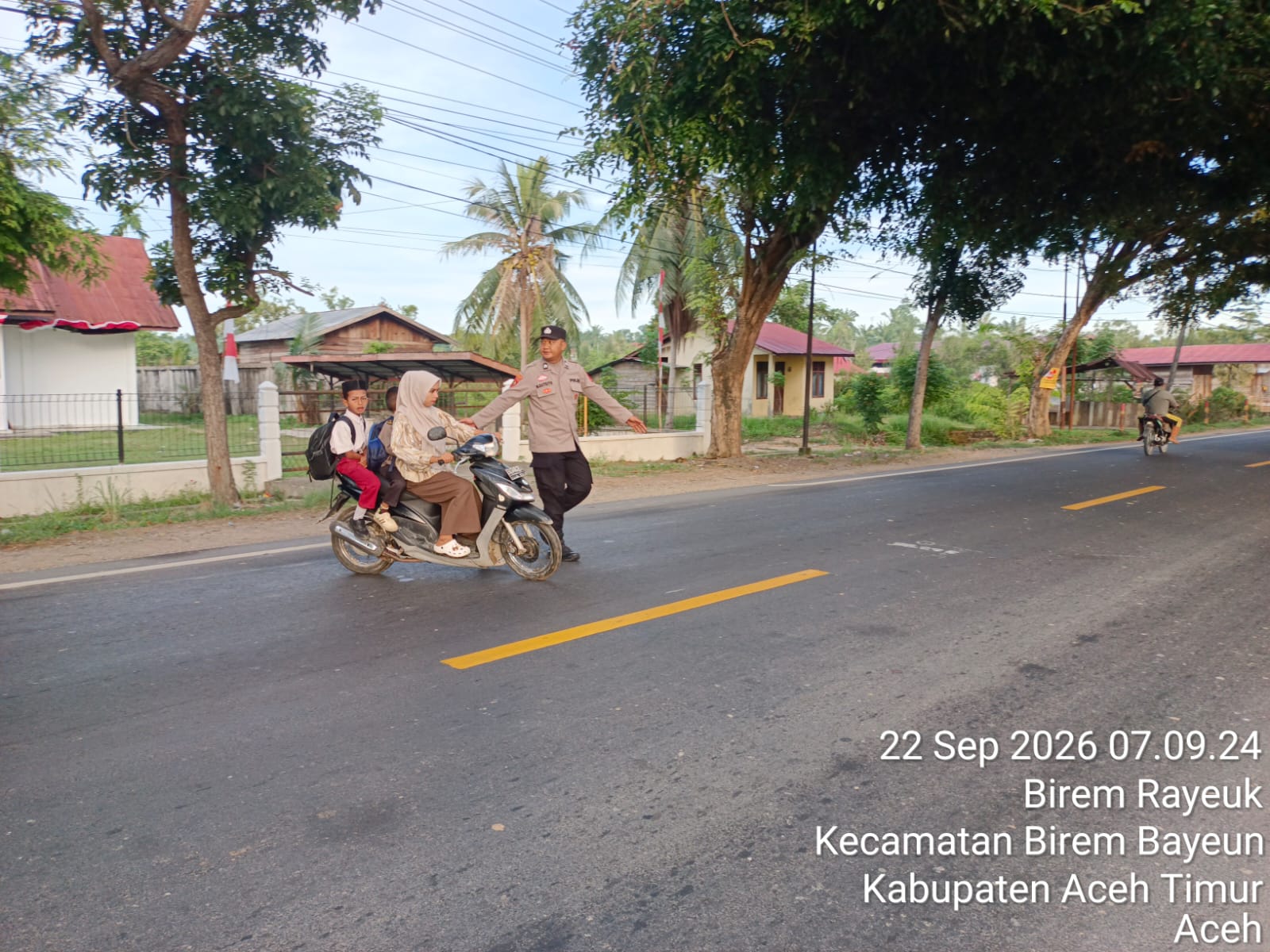 Polsek Birem Bayeun Perkuat Pengaturan Lalu Lintas, Jaga Keselamatan Pengguna Jalan