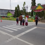 Polsek Manyak Payed Perkuat Pengaturan Lalu Lintas Di Sekitar Sekolah