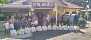 Polsek Langsa Barat Salurkan Bansos Bhayangkari Peduli, Wujudkan Kepedulian Kepada Masyarakat
