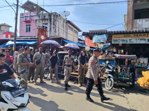 Polsek Langsa Bersama Satpol PP Tertibkan Pedagang, Jaga Ketertiban Kawasan Pasar