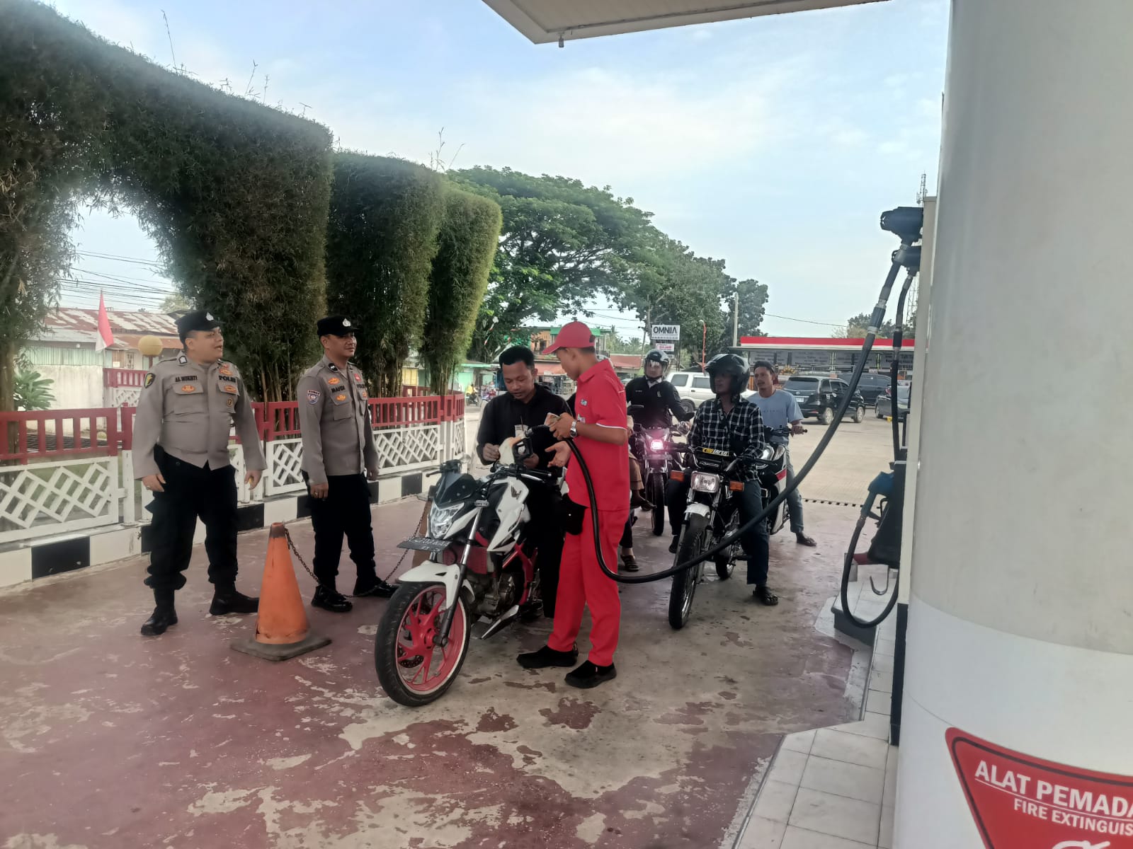 Polsek Langsa Barat Pantau Aktivitas Warga Dan SPBU, Perkuat Keamanan Wilayah