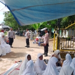 Polsek Manyak Payed Amankan Silaturahmi Dan Zikir Bersama Di Masjid Bandung Jaya